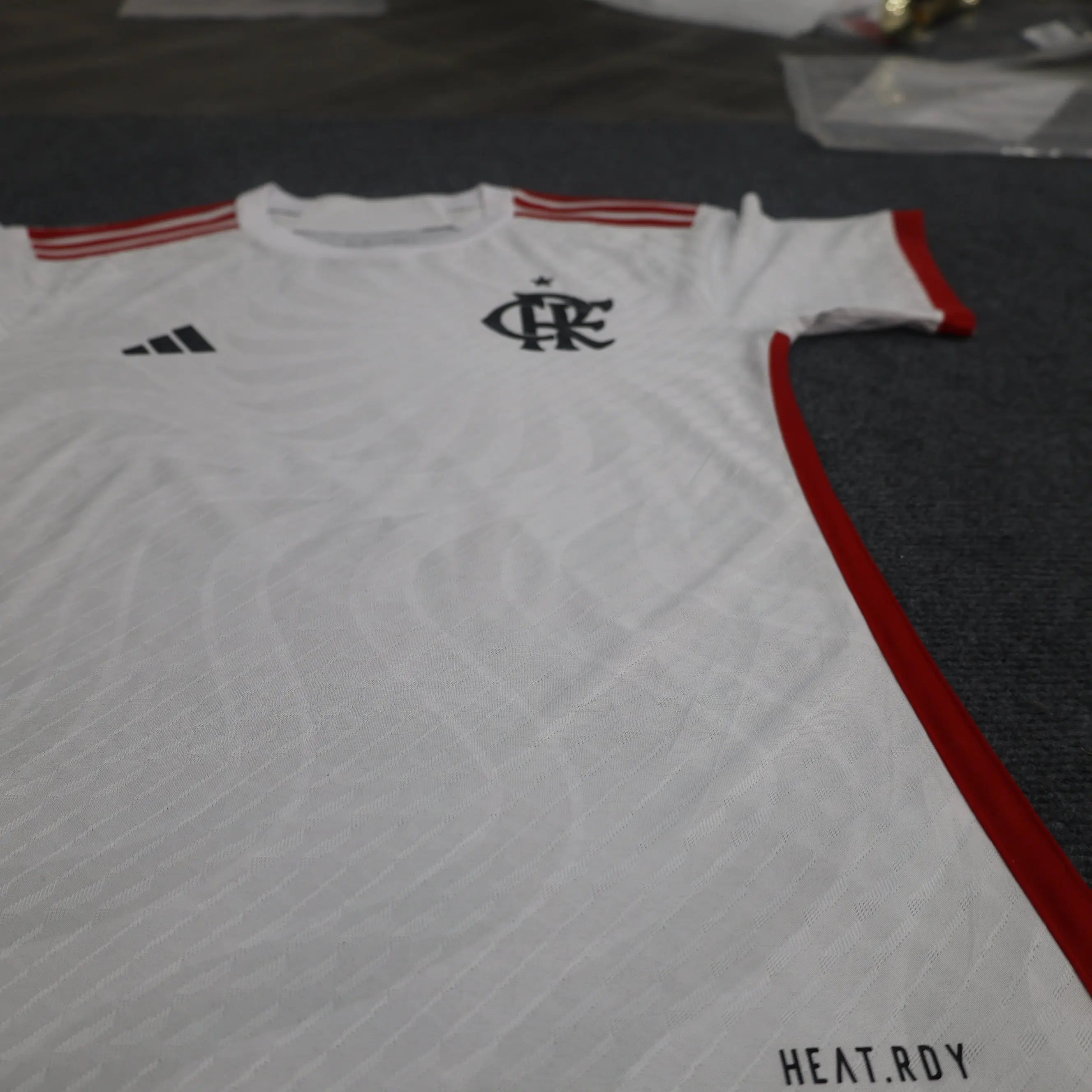 MAILLOT FLAMENGO EXTERIEUR 2024/2025 Onze Maillots