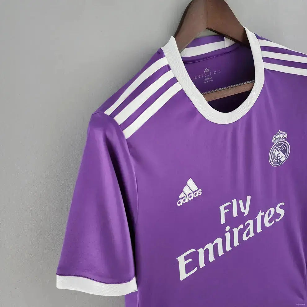 Maillot Real Madrid exterieur 2017/18 Yama