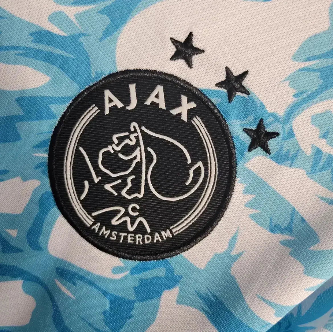 Maillot Ajax Pre-Match édition Spéciale "Bleu clair" 2023-2024 Yama